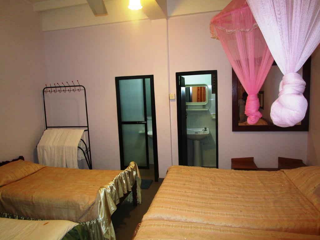 أنرادابورام Hotel Shalini الغرفة الصورة
