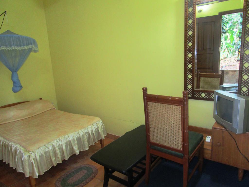 أنرادابورام Hotel Shalini الغرفة الصورة