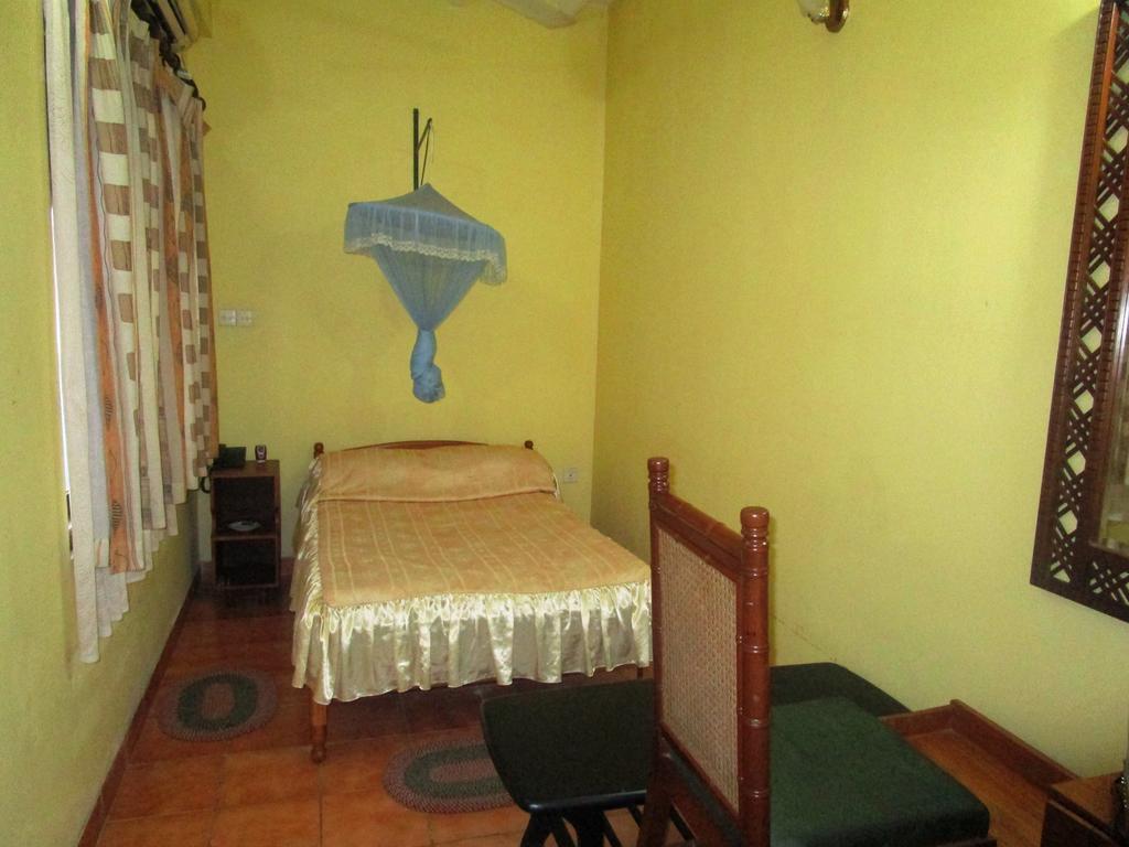 أنرادابورام Hotel Shalini الغرفة الصورة