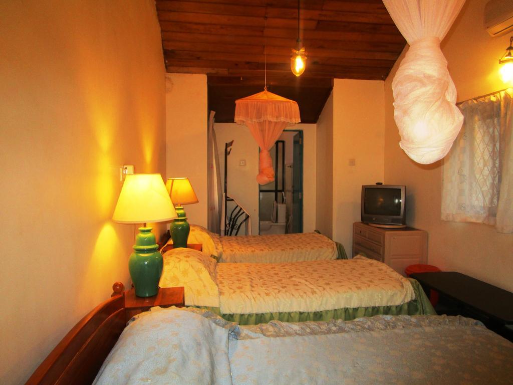 أنرادابورام Hotel Shalini الغرفة الصورة