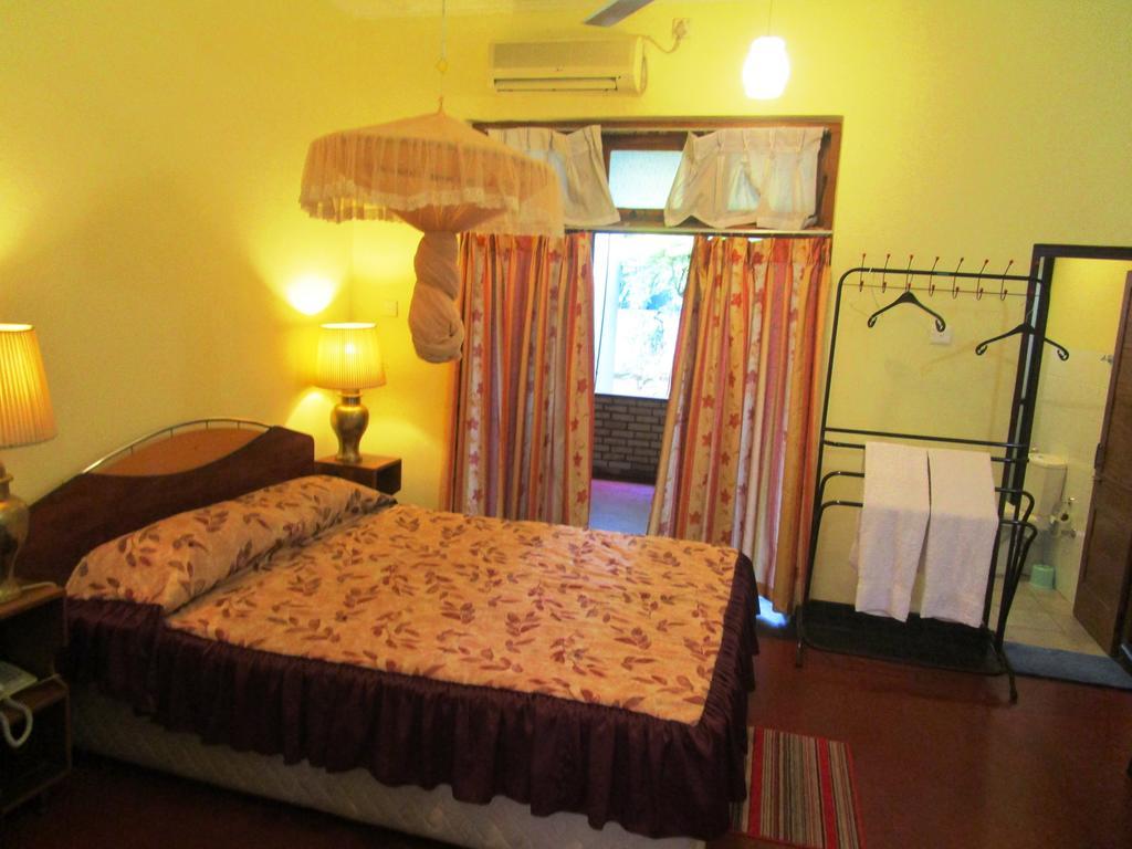 أنرادابورام Hotel Shalini الغرفة الصورة