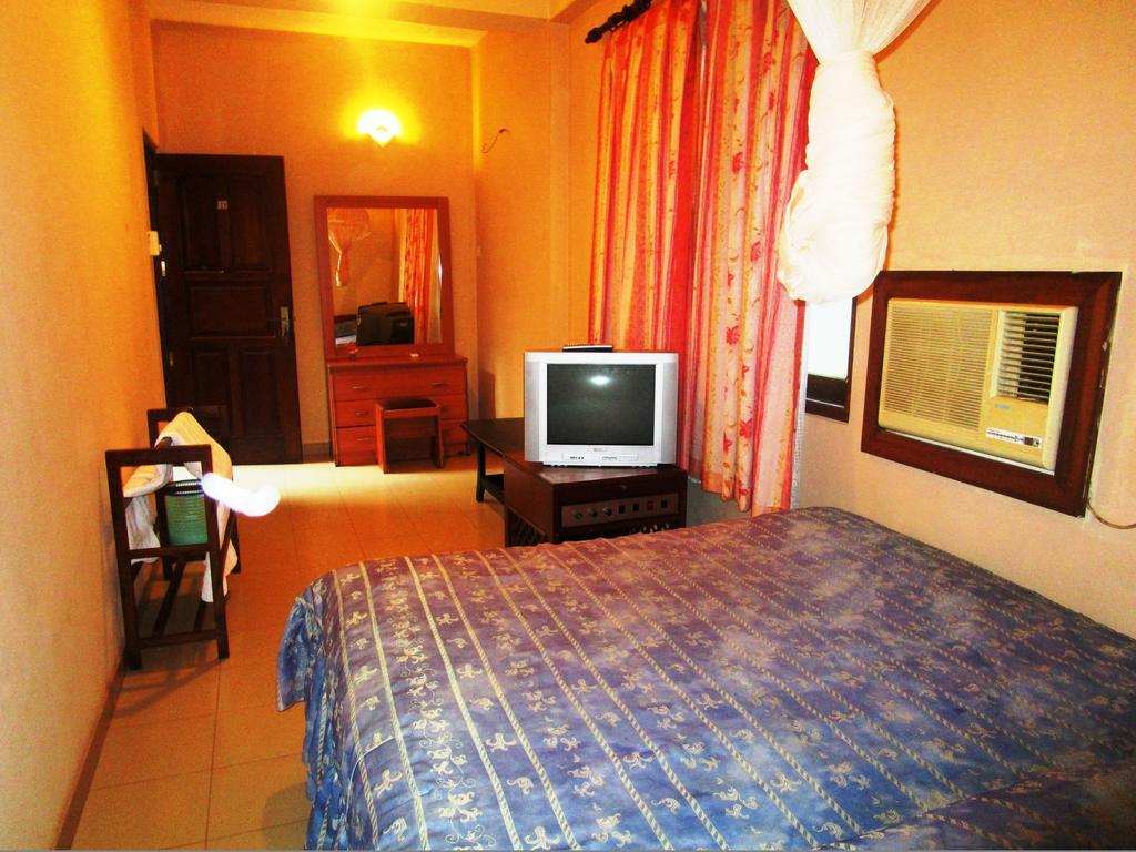 أنرادابورام Hotel Shalini الغرفة الصورة