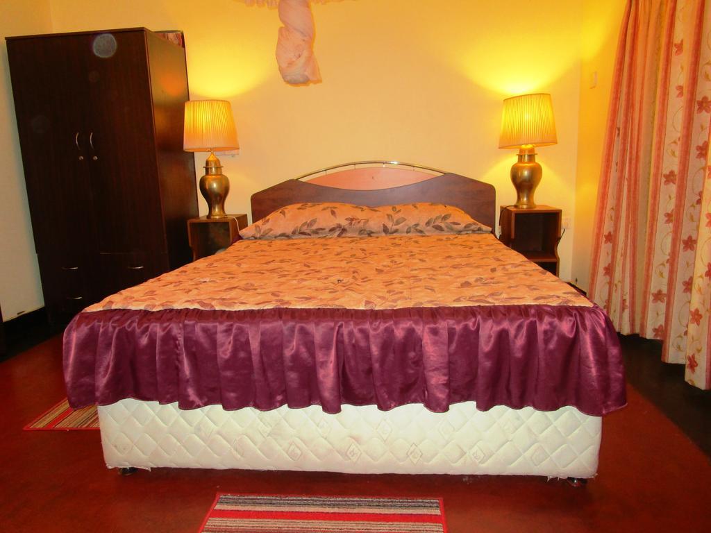 أنرادابورام Hotel Shalini الغرفة الصورة