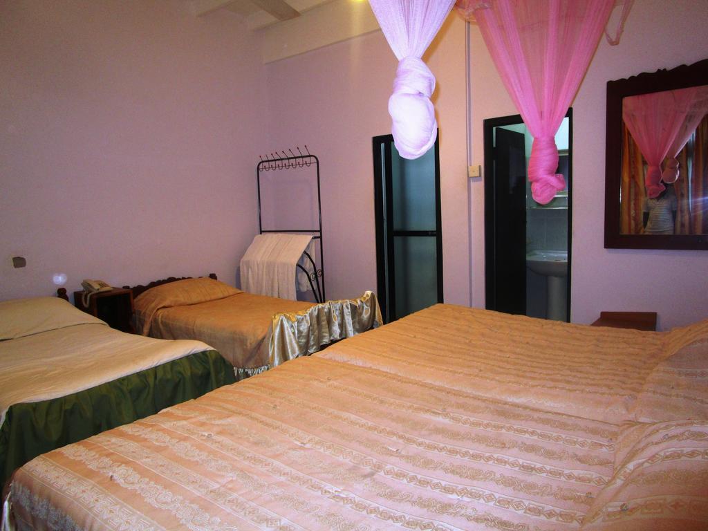 أنرادابورام Hotel Shalini الغرفة الصورة